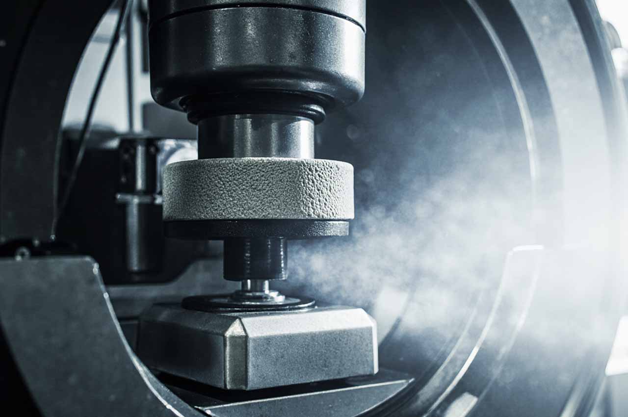 Impactos da dressagem inadequada em rebolos diamantados na eficiência do processo